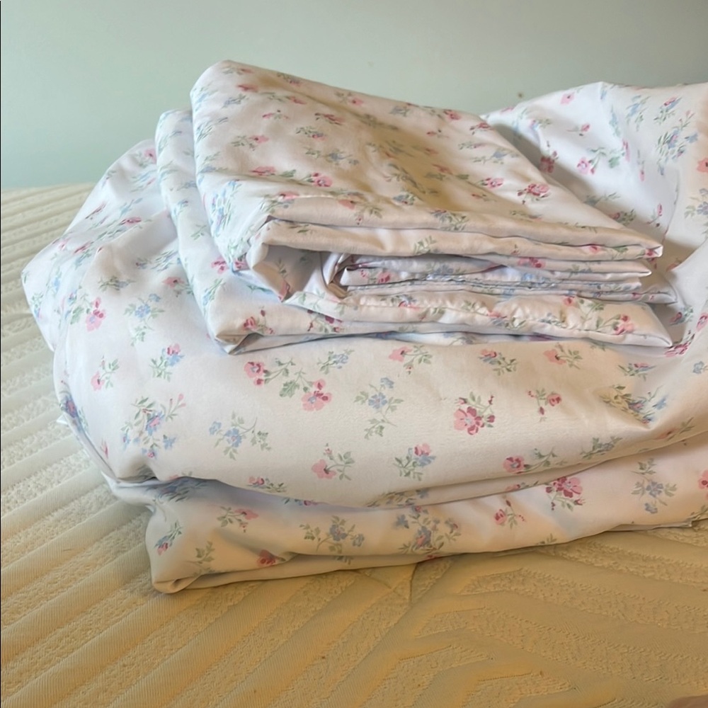 Shabby Chic Floral Bedding Set - White with light pink and light blue flowers